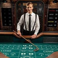 Pengguna mengakses live casino tartoto secara mobile dengan antarmuka responsif dan mudah digunakan